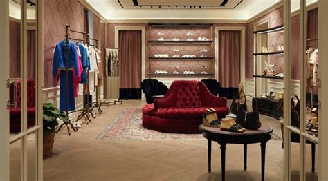 dove comprarecintura gucci a napoli|Gucci returns to Naples with a new store .